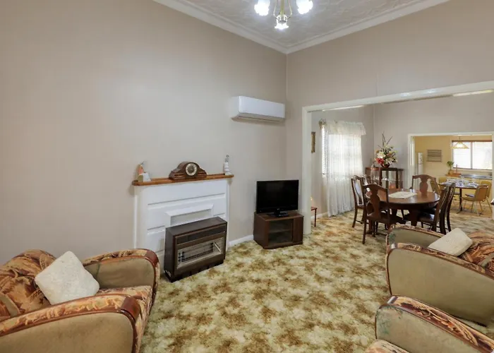 Charles Rasp Motor Inn & Cottages
