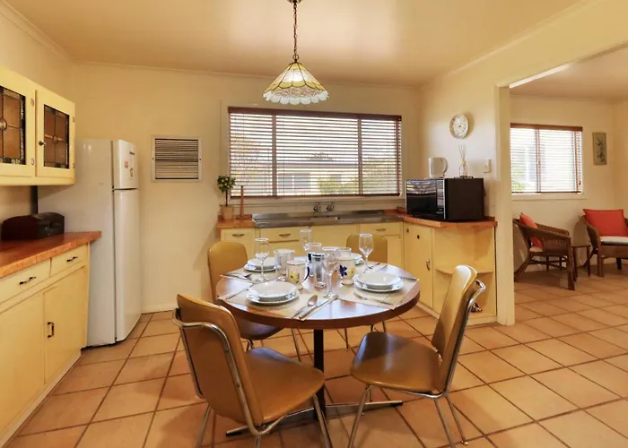 Charles Rasp Motor Inn & Cottages