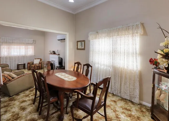 Charles Rasp Motor Inn & Cottages