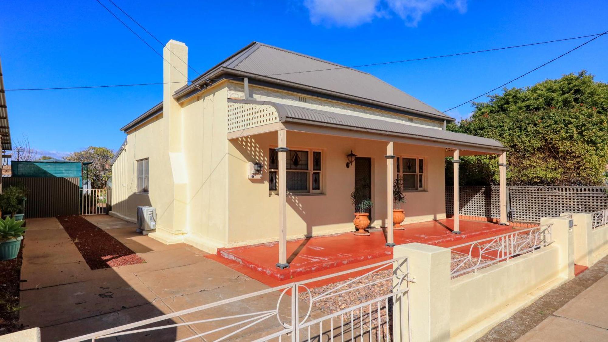 Charles Rasp Motor & 3* Broken Hill