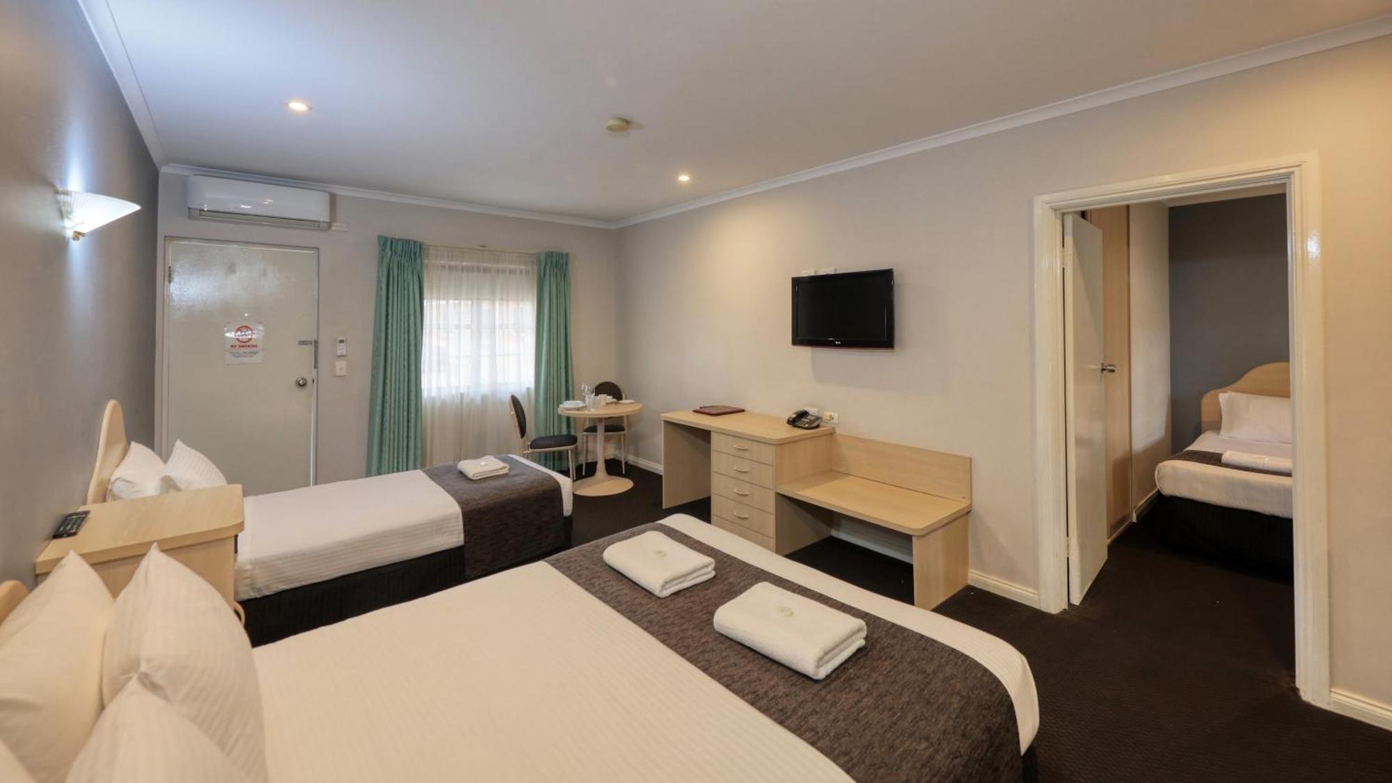 Charles Rasp Motor & 3* Broken Hill