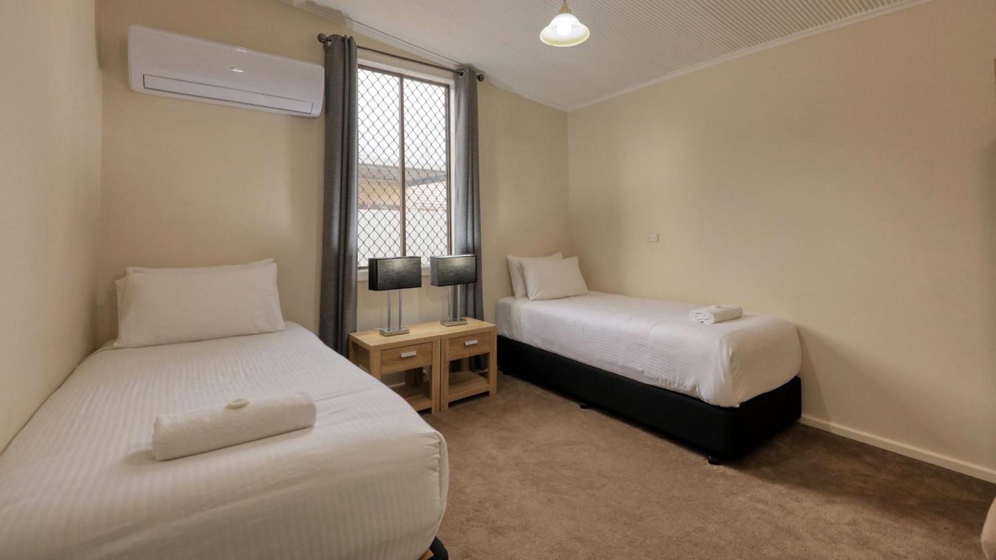 Charles Rasp Motor & Motel 3*