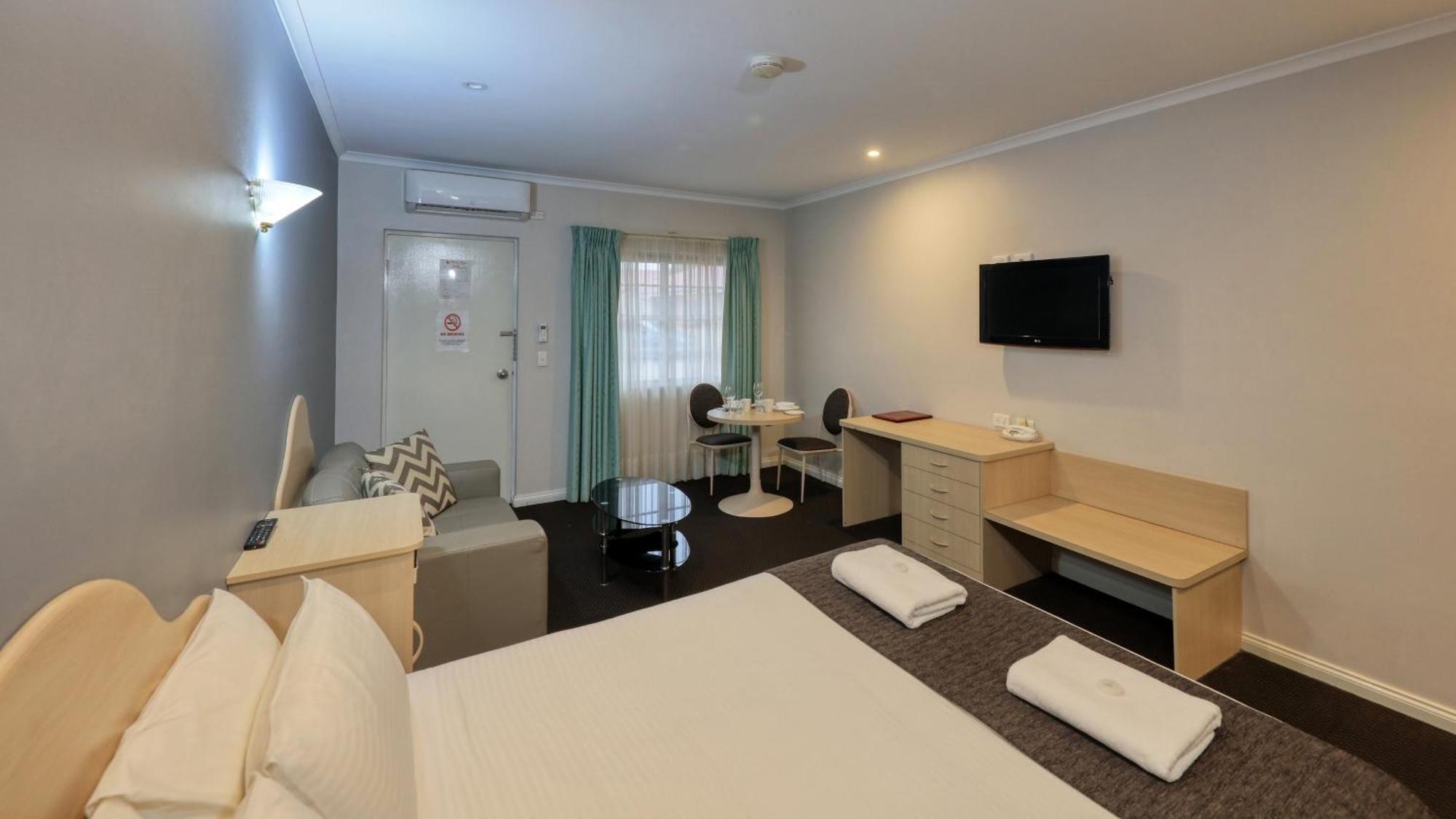 Charles Rasp Motor & Motel Broken Hill