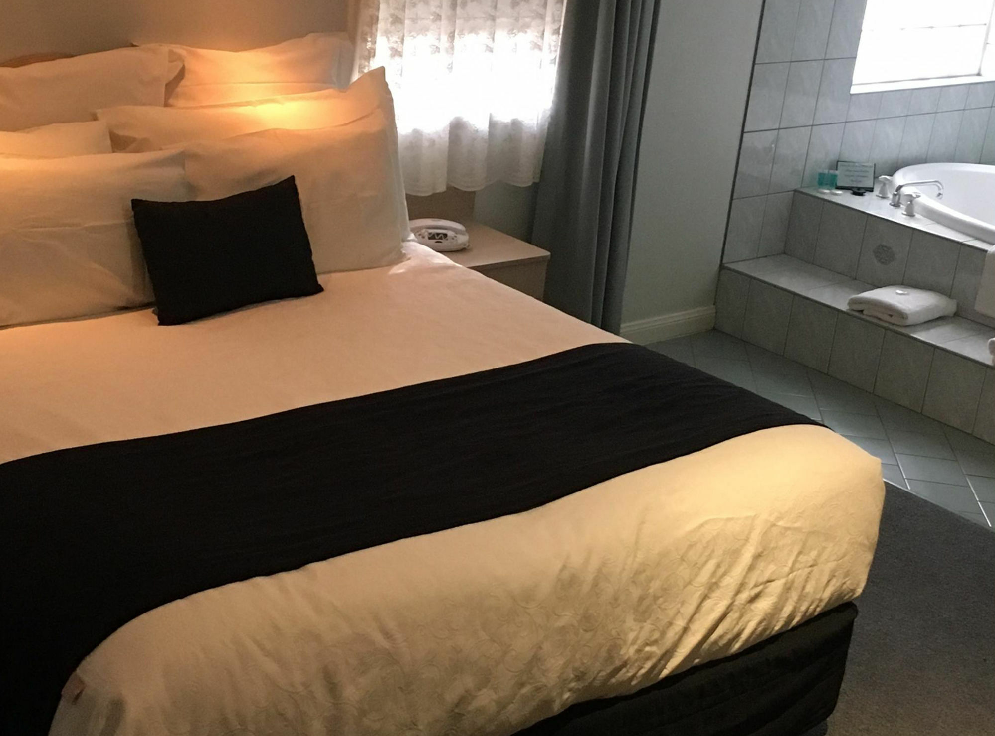 Charles Rasp Motor & 3* Broken Hill